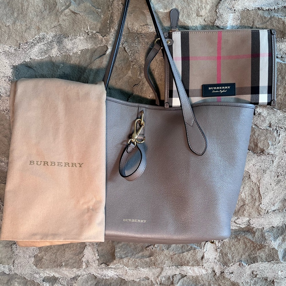 EUC Burberry Honeybrook Derby Tote Bag, wristlet & dustbag. - Picture 11 of 16